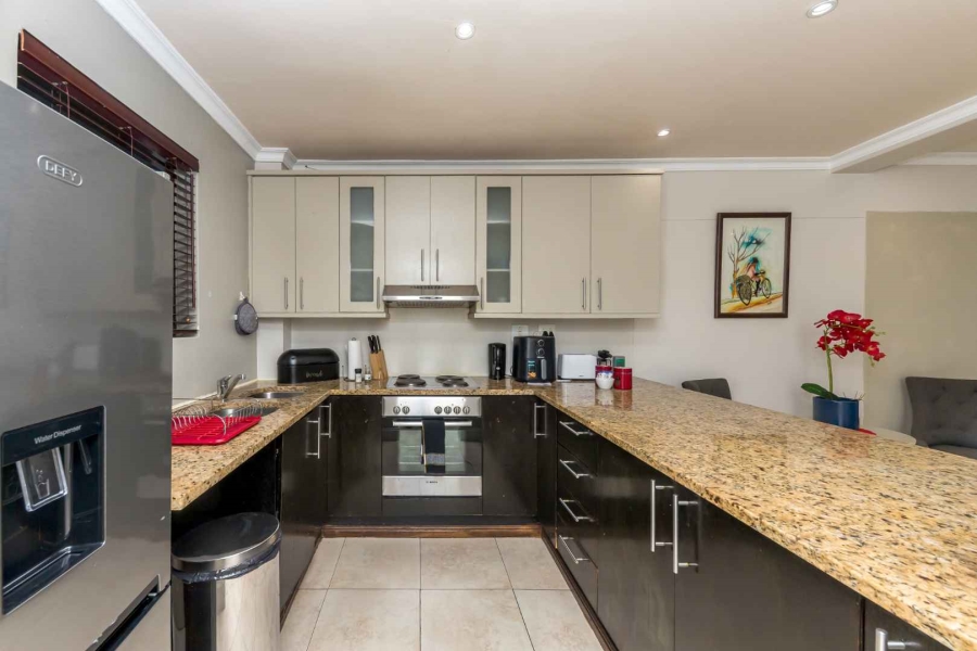 2 Bedroom Property for Sale in Sea Point Western Cape